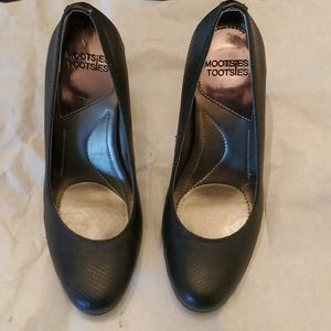 Mootsie tootsie black heels size 6